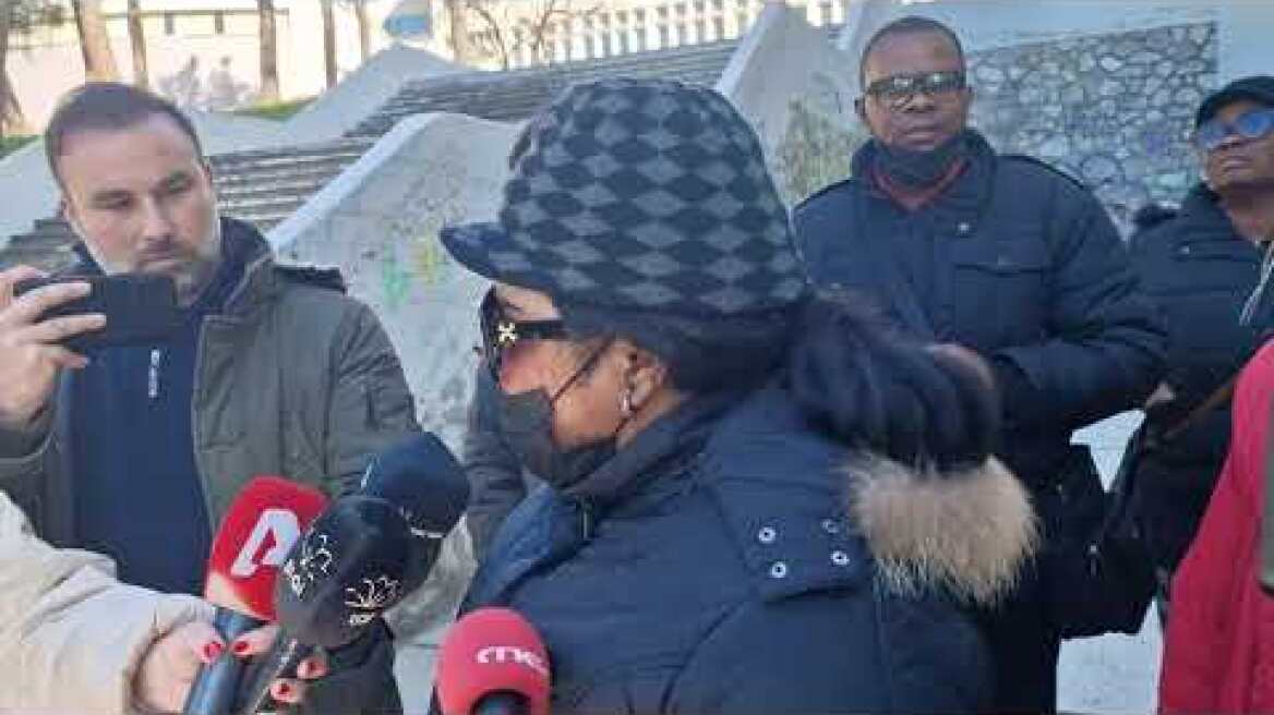 Θεσσαλονίκη: Η μητέρα παρέλαβε τη σορό της κόρης της (1)