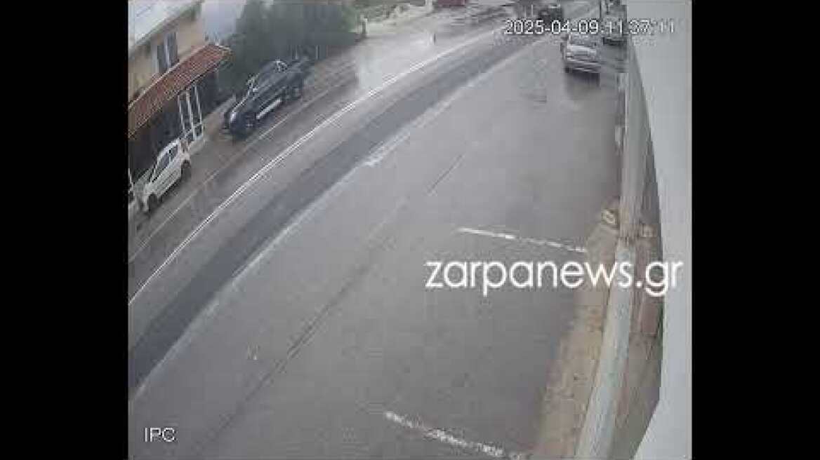 Έκανε αναστροφή, προκάλεσε τροχαίο κι έφυγε σαν... κύριος