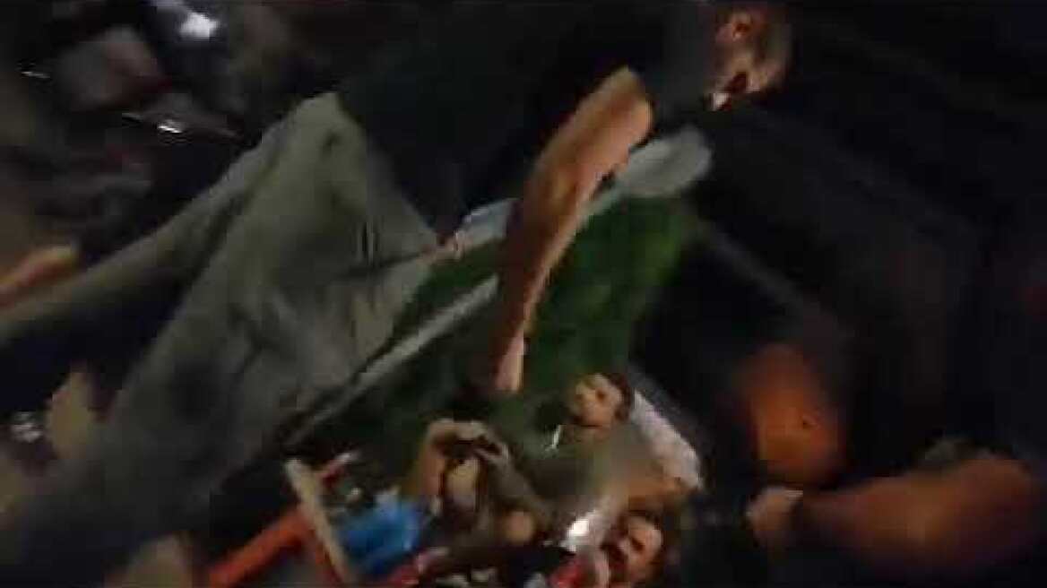 Έκλεισε το περίπτερο, έμεινε ο κόσμος στη πλατεία (Βαρνάβα)