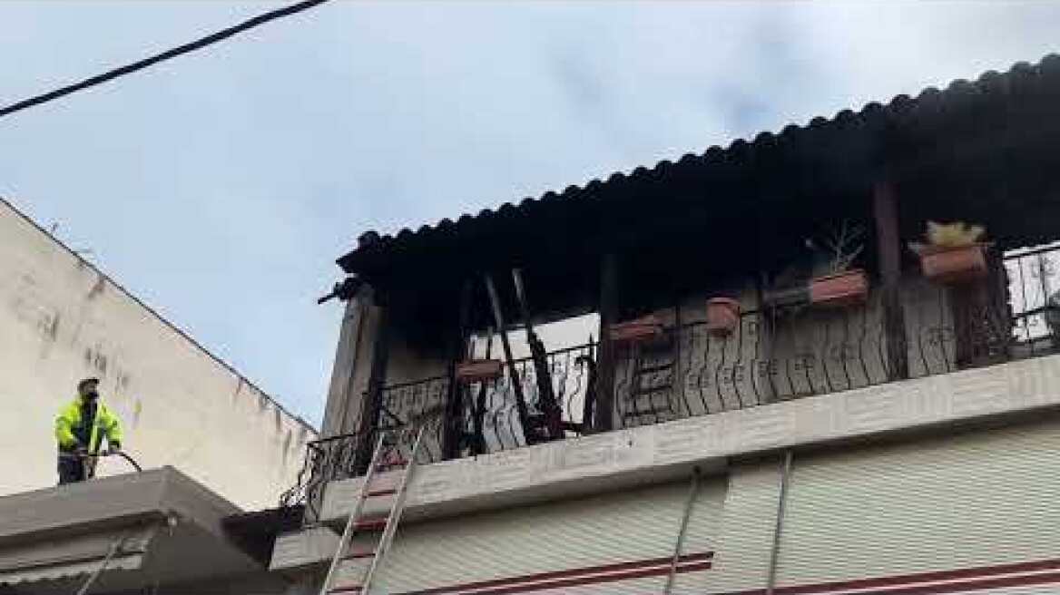 Φωτιά σε διπλοκατοικία στη Λάρισα