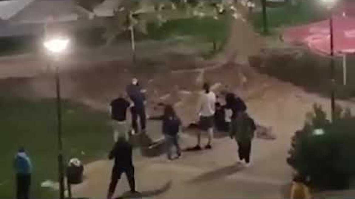 Επίθεση αστυνομικών σε 15χρονους στην Καρδίτσα και βίαιη σύλληψη κατά τον έλεγχο για μάσκες