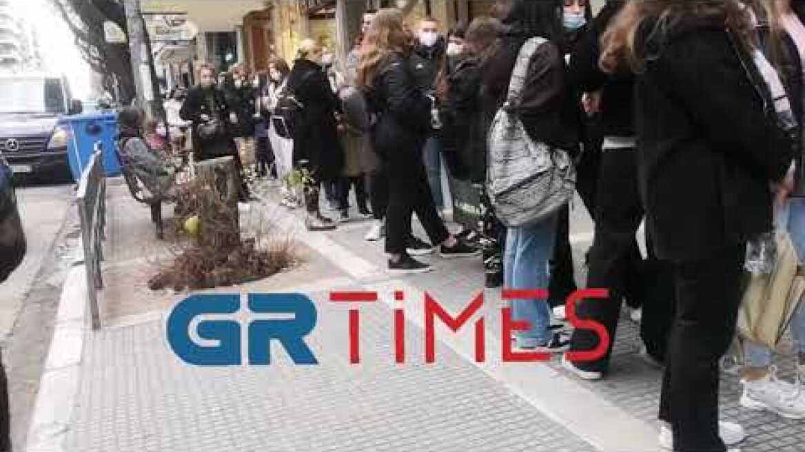 Ουρές στην αγορά της Θεσσαλονίκης