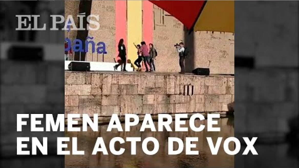 Activistas de Vox irrumpen en el escenario de Vox al comienzo del último evento de campaña