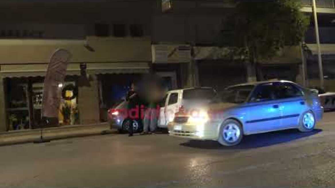 Σκηνές χάους στη Θήβα: Καβγάς ξέφυγε από κάθε έλεγχο - Εμβόλιζε επανειλημμένα σταθμευμένο Ι.Χ.
