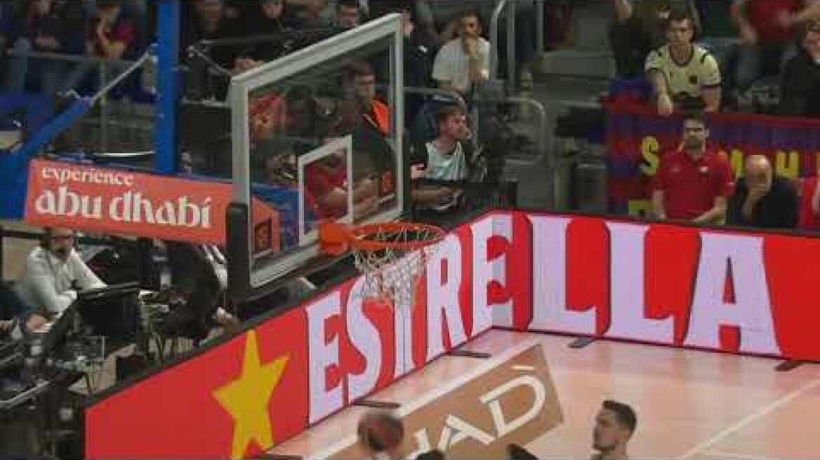 Απίστευτο καλάθι του ΦΟΥΡΝΙΕ, που σκόραρε με ταμπλό την ώρα που έπεφτε με την πλάτη στο παρκέ