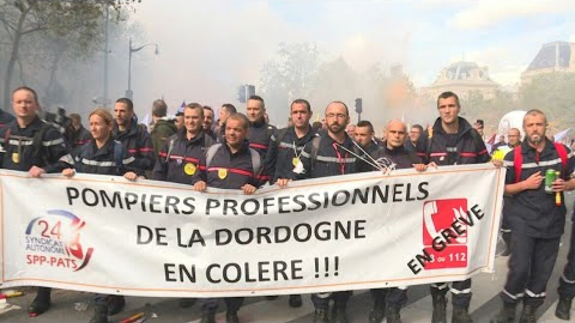 Les pompiers en colère manifestent à Paris | AFP