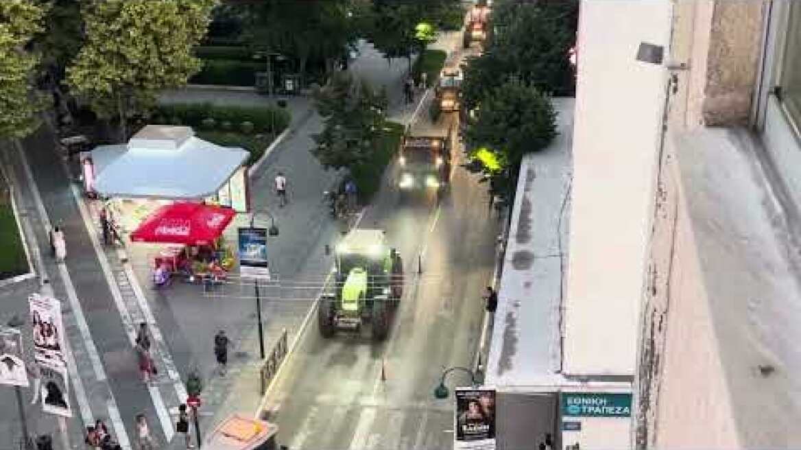 "Απόβαση" των τρακτέρ στην Κεντρική πλατεία