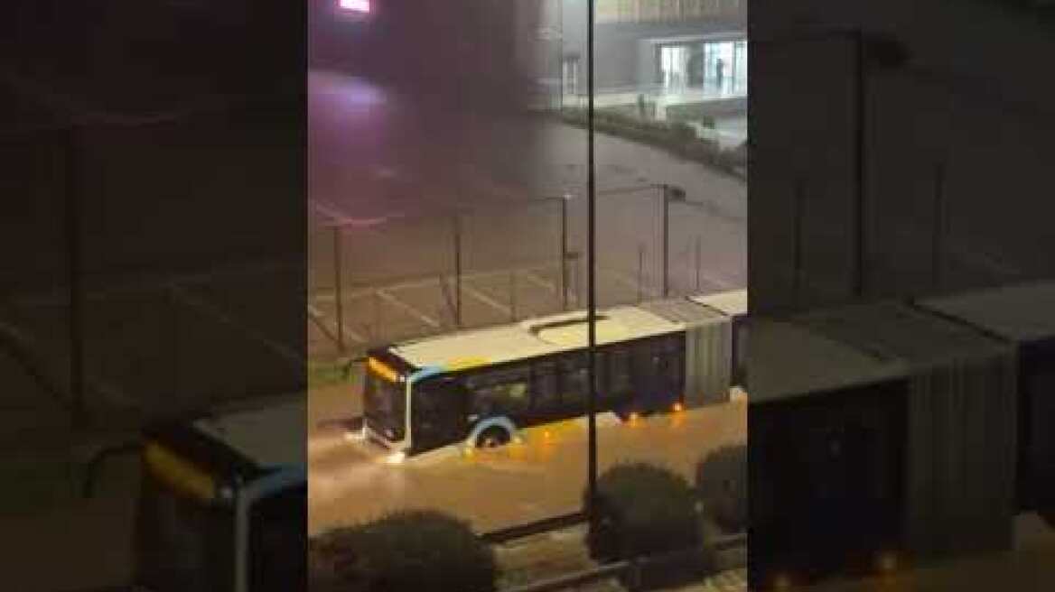 Πλημμυρικά φαινόμενα στη Λ. Βουλιαγμένης (2)