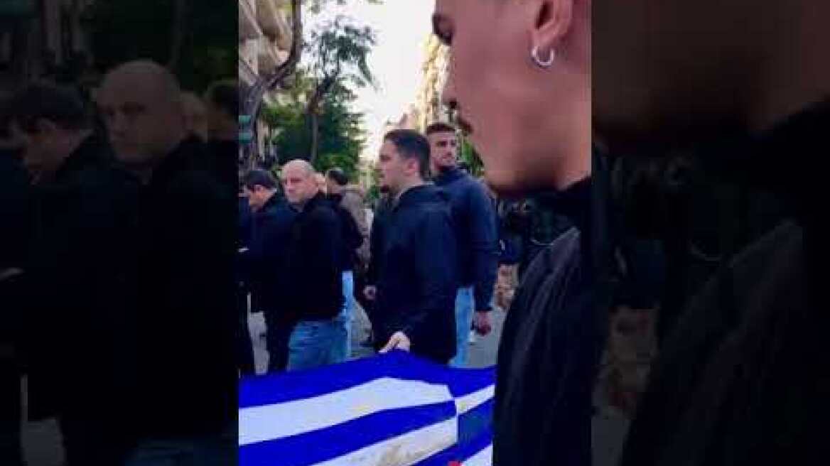 Πορεία με την σημαία του Πολυτεχνείου (1)