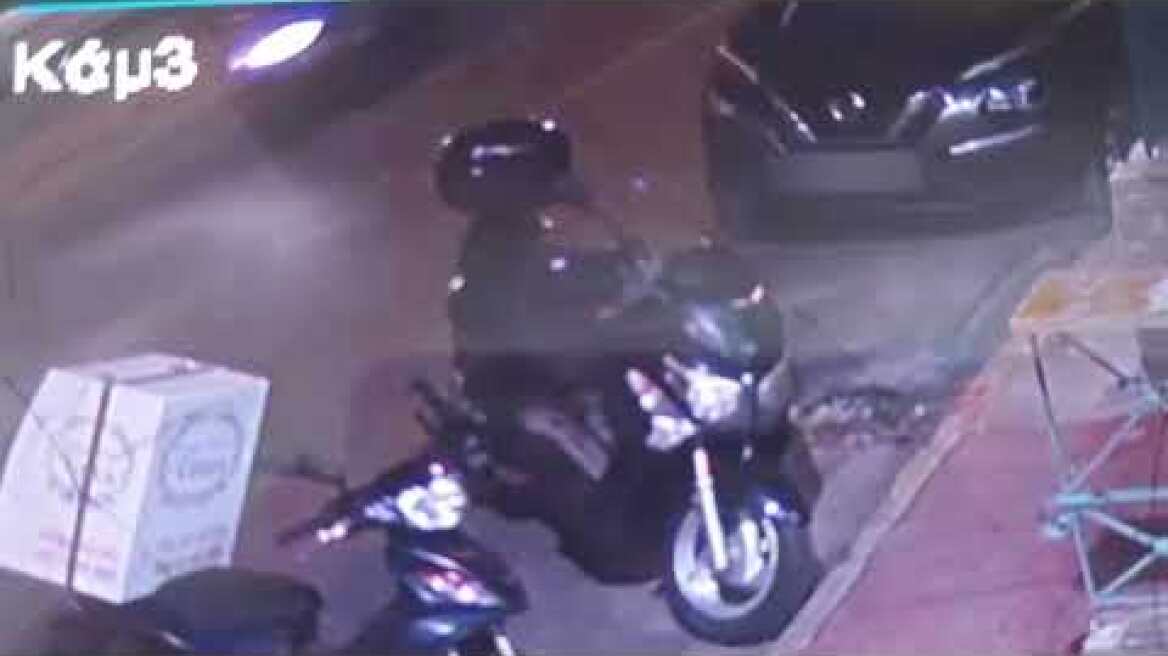 Νίκαια: Εγκατέλειψαν 83χρονο πεζό οι αναβάτες της μηχανής