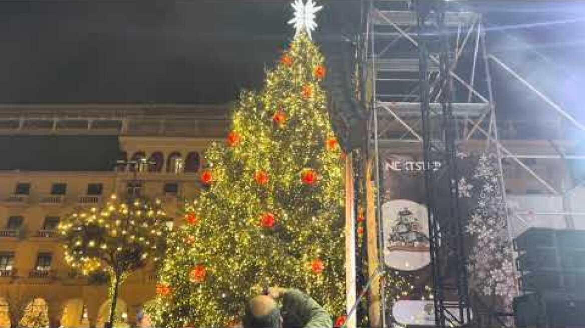 Thestival.gr Φωταγώγηση χριστουγεννιάτικου δέντρου στην πλατεία Αριστοτέλους 