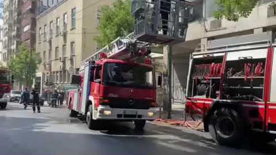 Μεγάλη φωτιά σε κτίριο στο κέντρο της Αθήνας - Απεγκλωβισμός ατόμων 2/9/2021