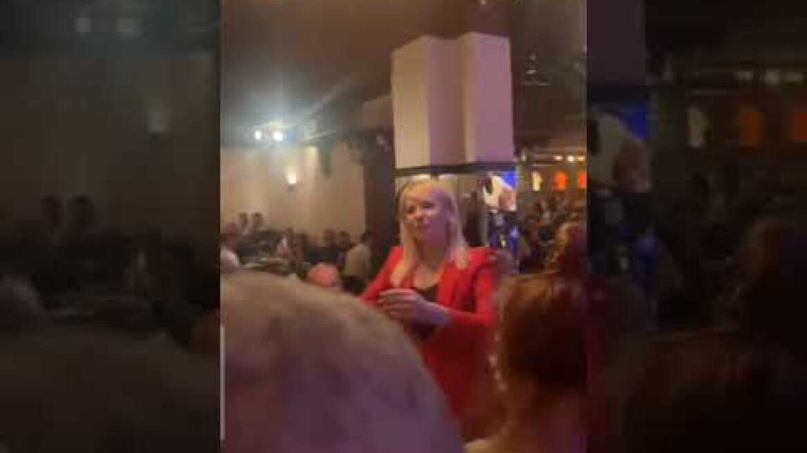 Η Τζάκρη χορεύει