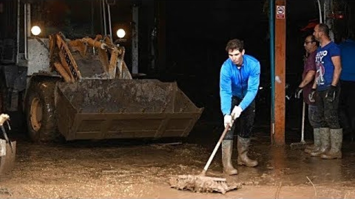 Rafael Nadal Helping Out To Drain A Garage Affected By The Floods In San Llorenç (HD)
