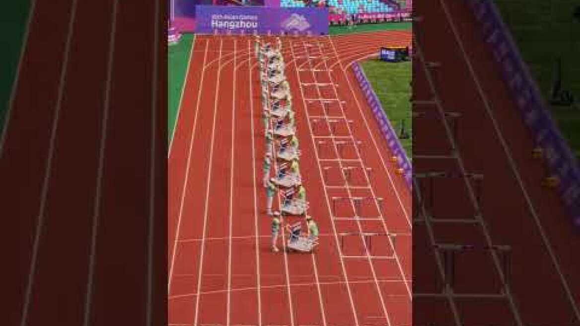 How are the hurdles in the 110m hurdles event at Hangzhou Asian Games placed