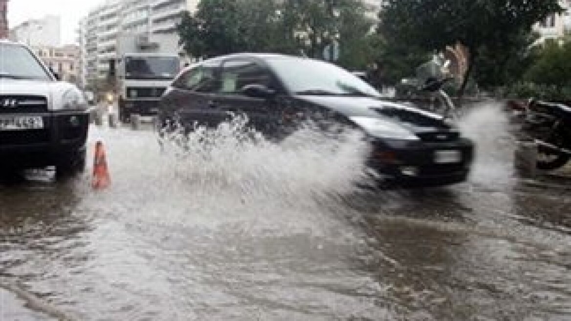 Προβλήματα από την ξαφνική  νεροποντή στην Αττική 