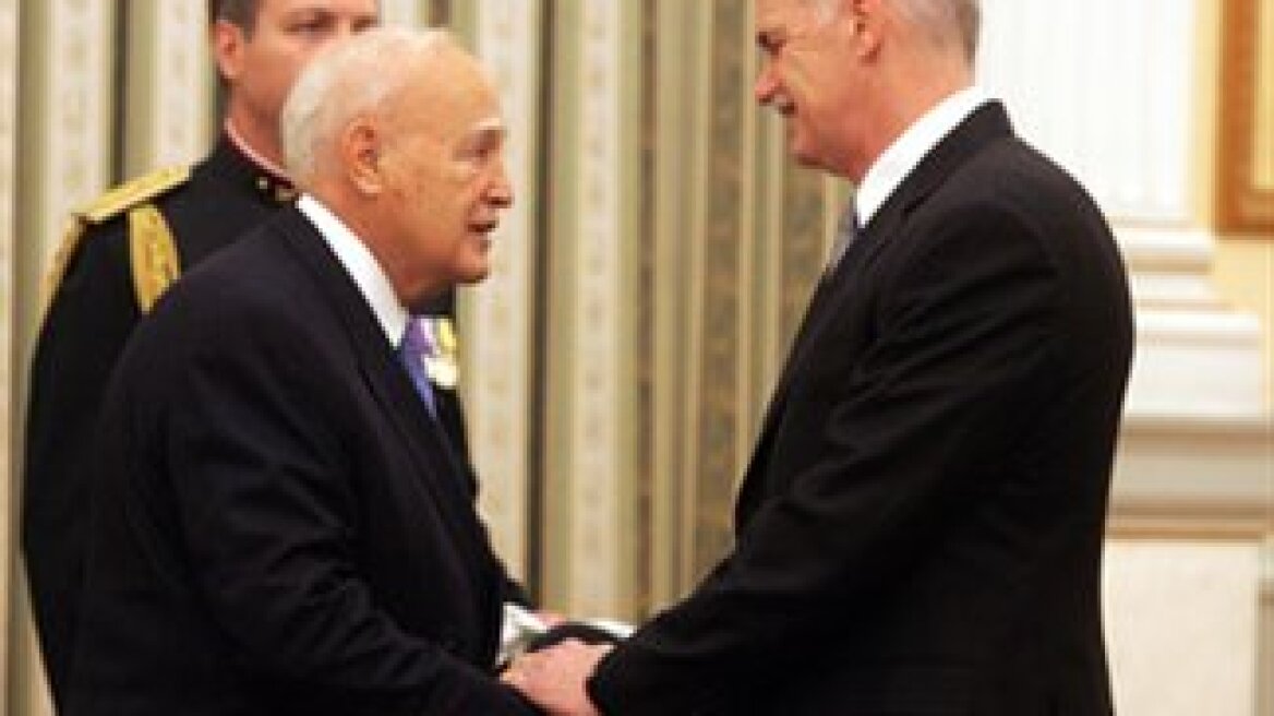 Credit to Papandreou from President Papoulias 