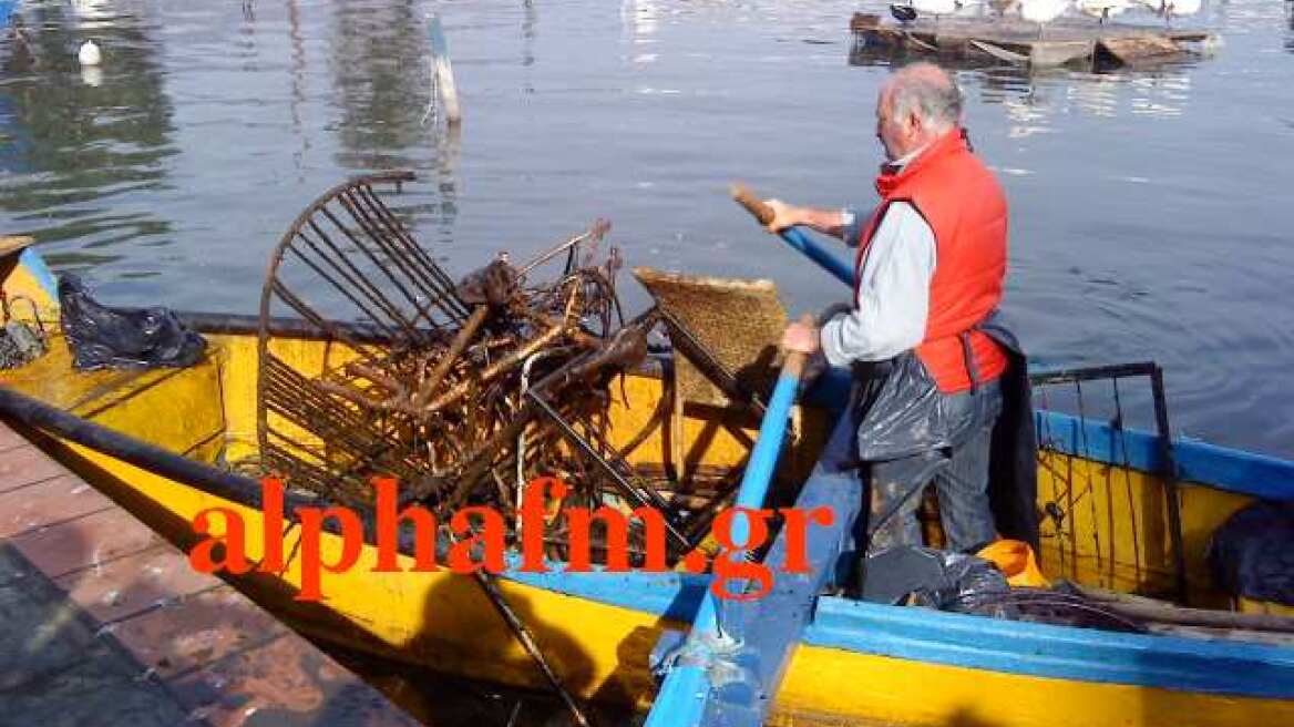 Σκουπιδότοπος η λίμνη της Καστοριάς 