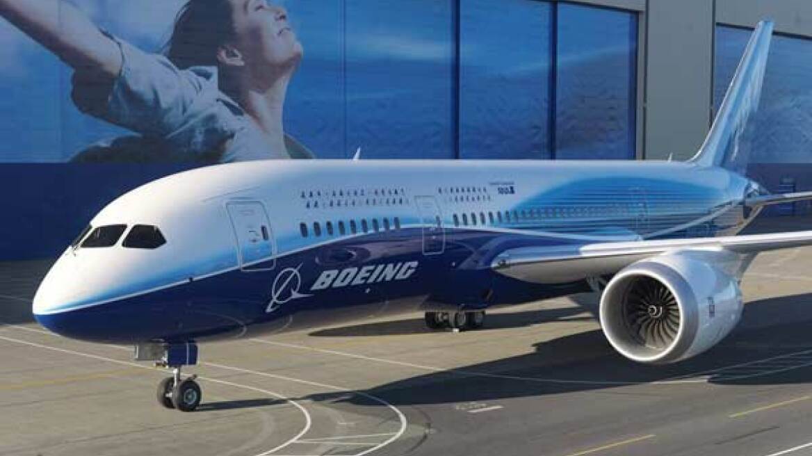 Η Boeing καθήλωσε τα υπό δοκιμή 787 Dreamliner