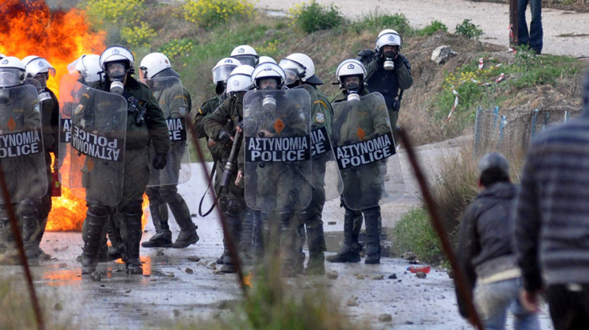 Φεύγουν τα ΜΑΤ από την Κερατέα