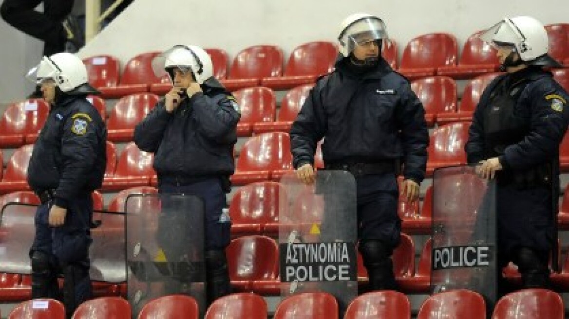 Συλλήψεις, «όπλα» και ένας... όμηρος