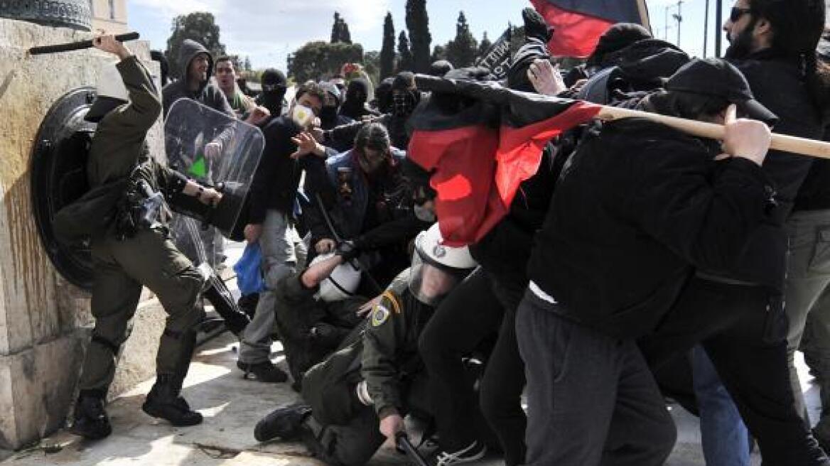 Τα σημερινά επεισόδια στον διεθνή Τύπο