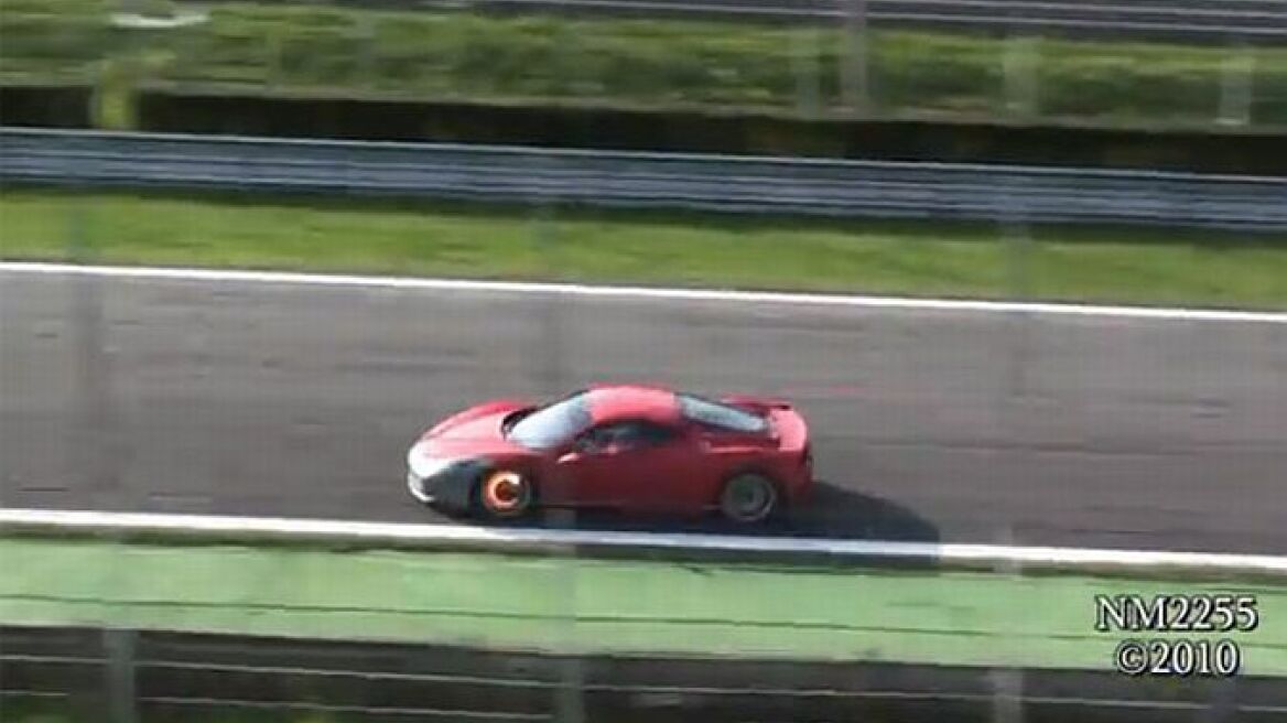 Video: Στην πίστα με την Ferrari 458 Challenge!