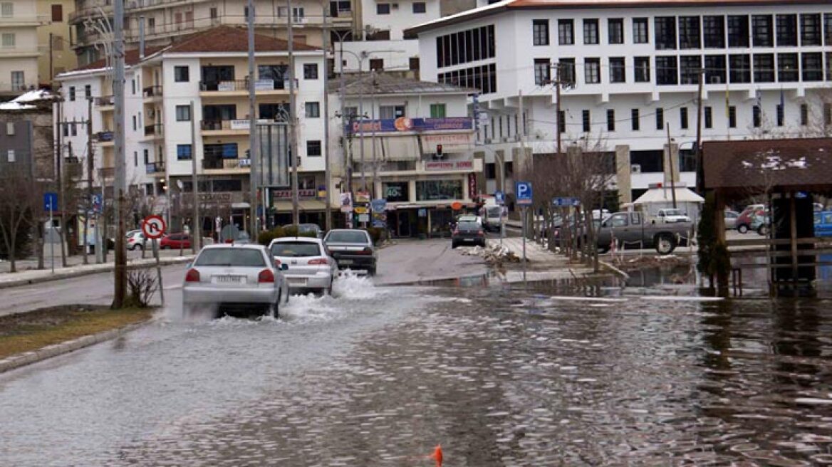 Υπερχείλισε και η λίμνη της Καστοριάς