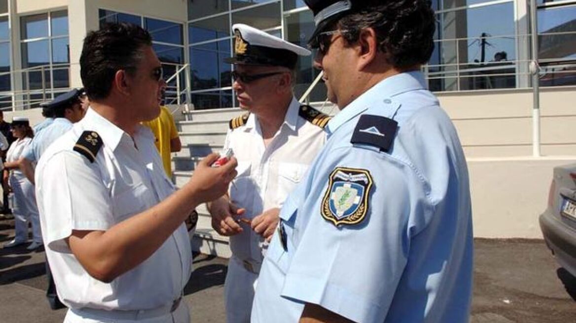 Τα έβαλαν με εισαγγελείς, αστυνομικούς και λιμενοφύλακες!