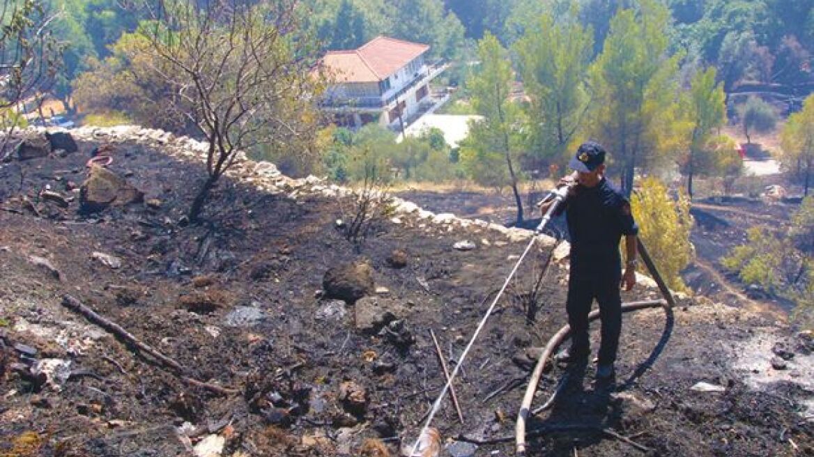 Κοινή ανακοίνωση συνδικαλιστικών φορέων του Πειραιά «στοχοποιεί» τη Χρυσή Αυγή