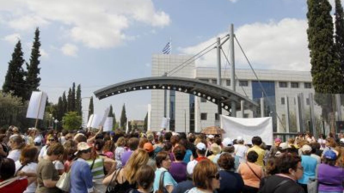 Συγκέντρωση αναπληρωτών δασκάλων στο Υπουργείο Παιδείας