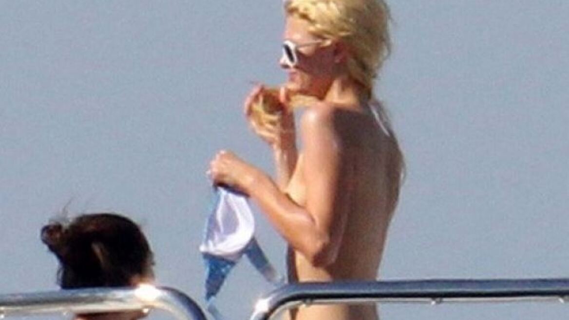 H Paris Hilton topless στη Σαρδηνία!