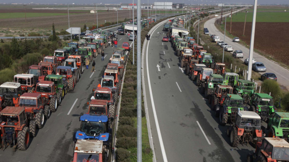 Στους δρόμους οι αγρότες σε όλη τη χώρα