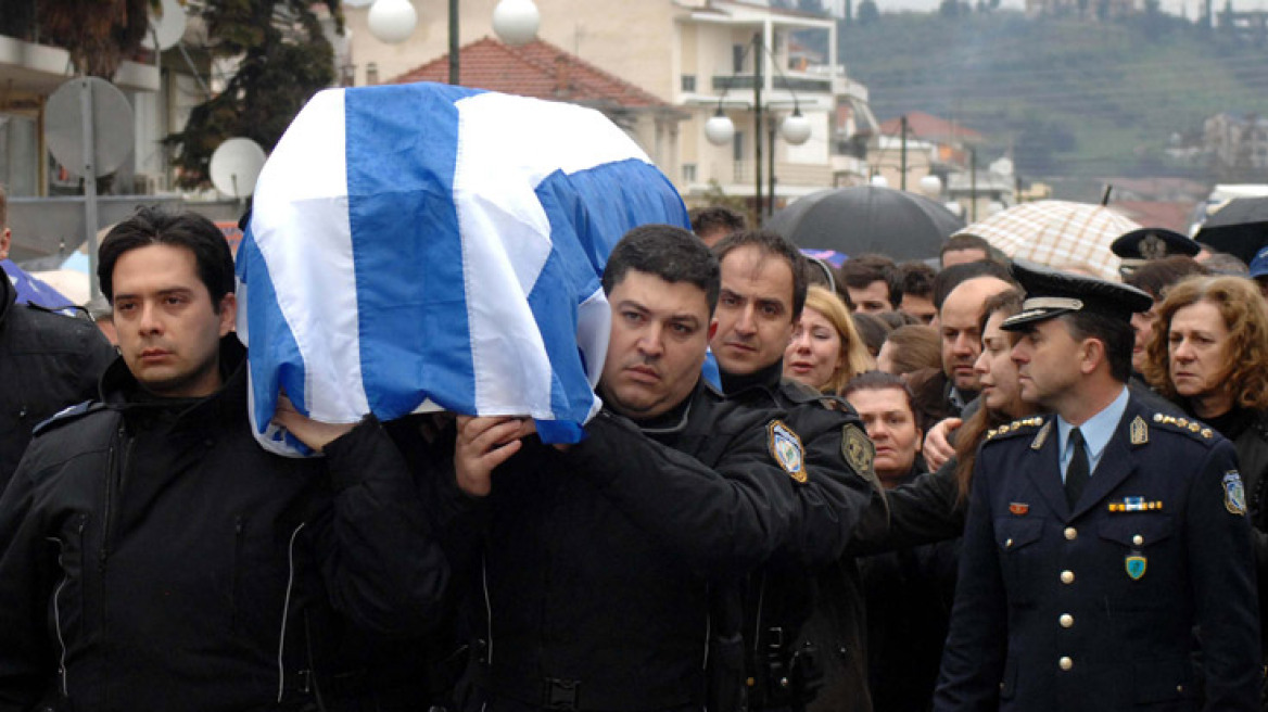 Θρήνος και οργή στις κηδείες των δύο αστυνομικών