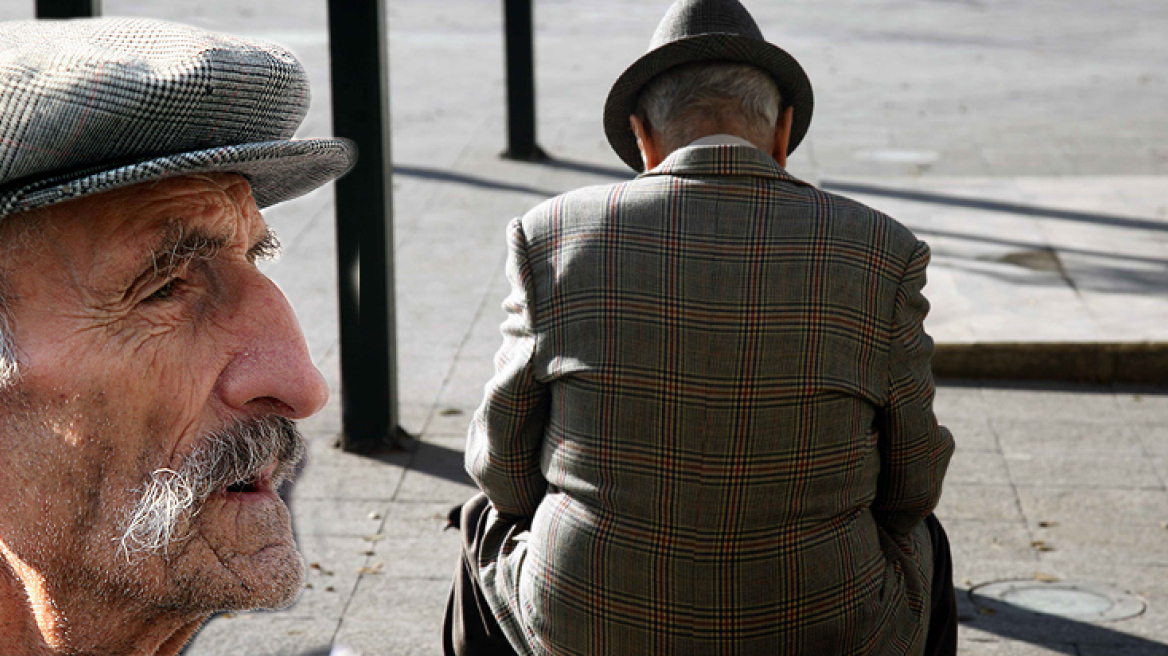 Μαχαίρι σε 16.000 παράνομες συντάξεις