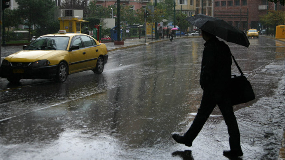 Υποχωρεί ο χιονιάς, μένει ο παγετός, βροχές και καταιγίδες