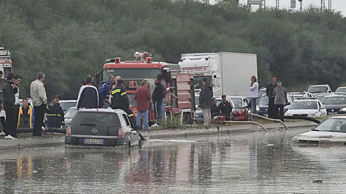 Δύο νεκροί από τη σφοδρή κακοκαιρία 