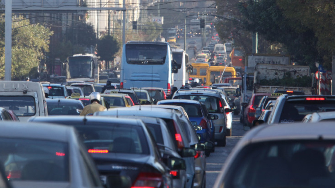 Το χειρόφρενο στις συγκοινωνίες έφερε αλαλούμ στους δρόμους