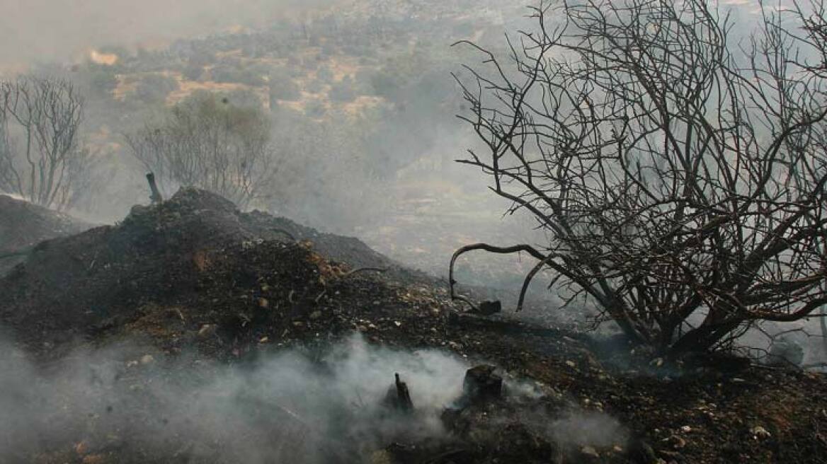 Ανοχύρωτος από τις φωτιές ο Υμηττός