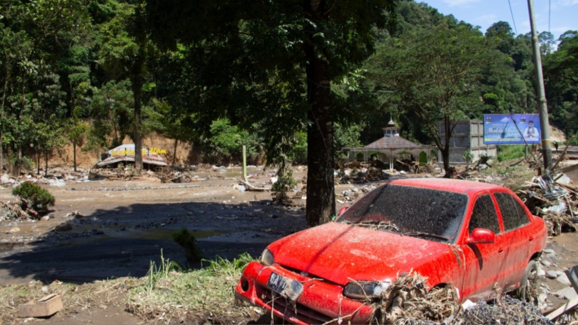 Ινδονησία: Τουλάχιστον 34 νεκροί και 16 αγνοούμενοι από πλημμύρες και κατολισθήσεις 