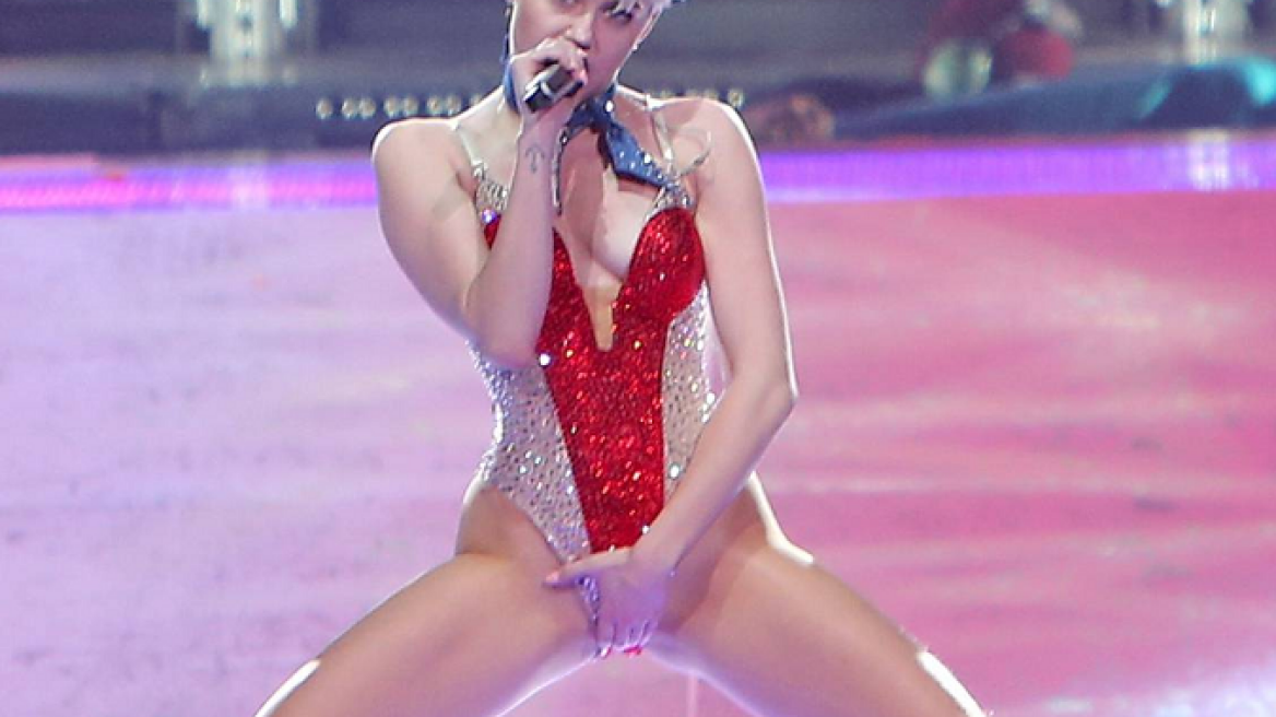 Miley Cyrus: «Είμαι μια καλλιτέχνης που επιμορφώνει τα παιδιά»