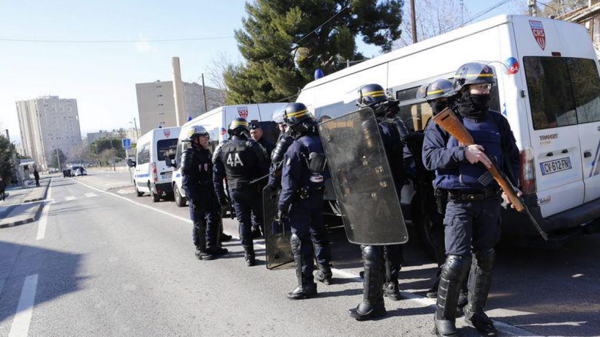 Μασσαλία: Επίθεση με καλάσνικοφ κατά αστυνομικών - Τραυματίας ο διοικητής