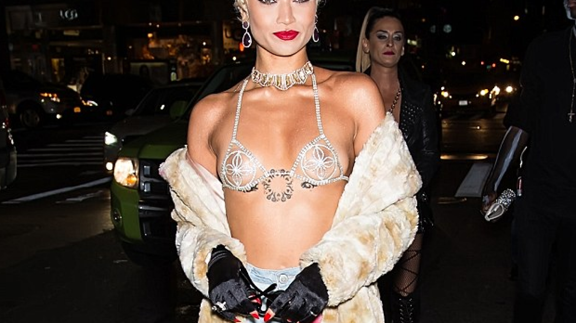 Η Shanina Shaik ντύθηκε... Rihanna για να γιορτάσει το Halloween