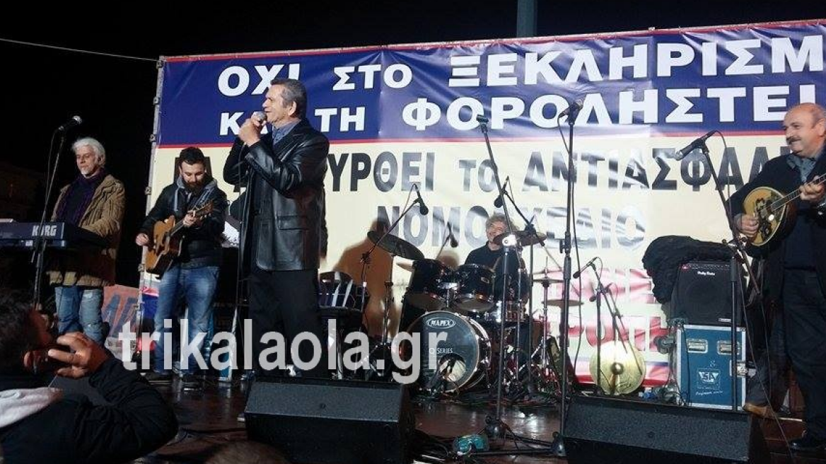 Βίντεο: Ο Μαργαρίτης τραγούδησε για τους αγρότες στο Σύνταγμα