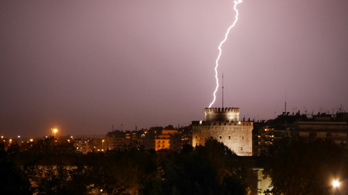 Πάνω από 25.000 κεραυνοί «χτύπησαν» τη Β. Ελλάδα μέσα σε 12 ώρες