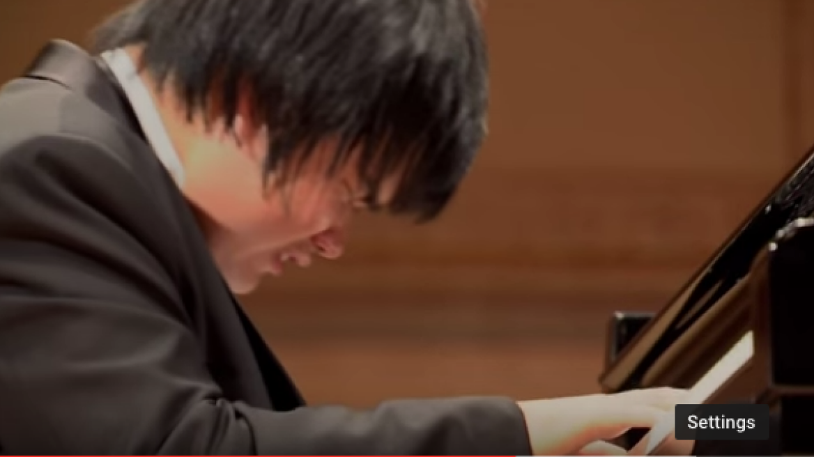 Amazing blind pianist breaks out in tears on stage! (video)