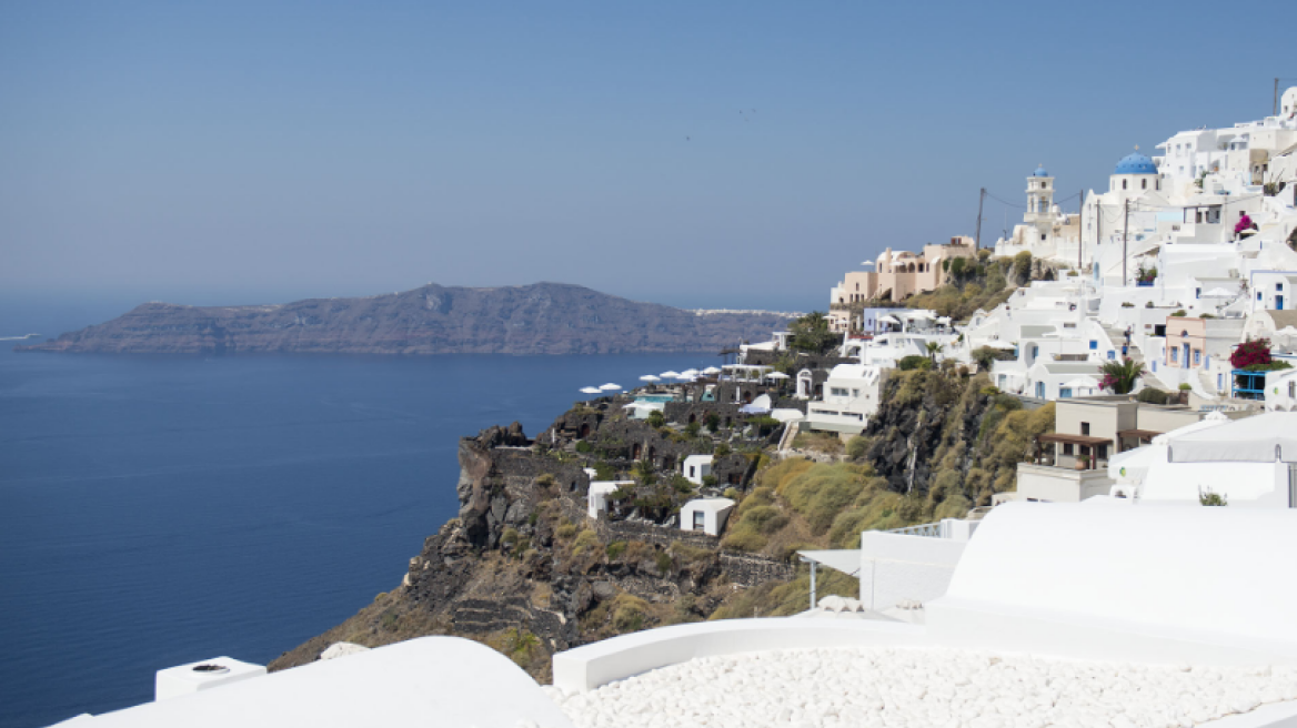 Κρυφός οίκος ανοχής σε μπαρ στη Σαντορίνη