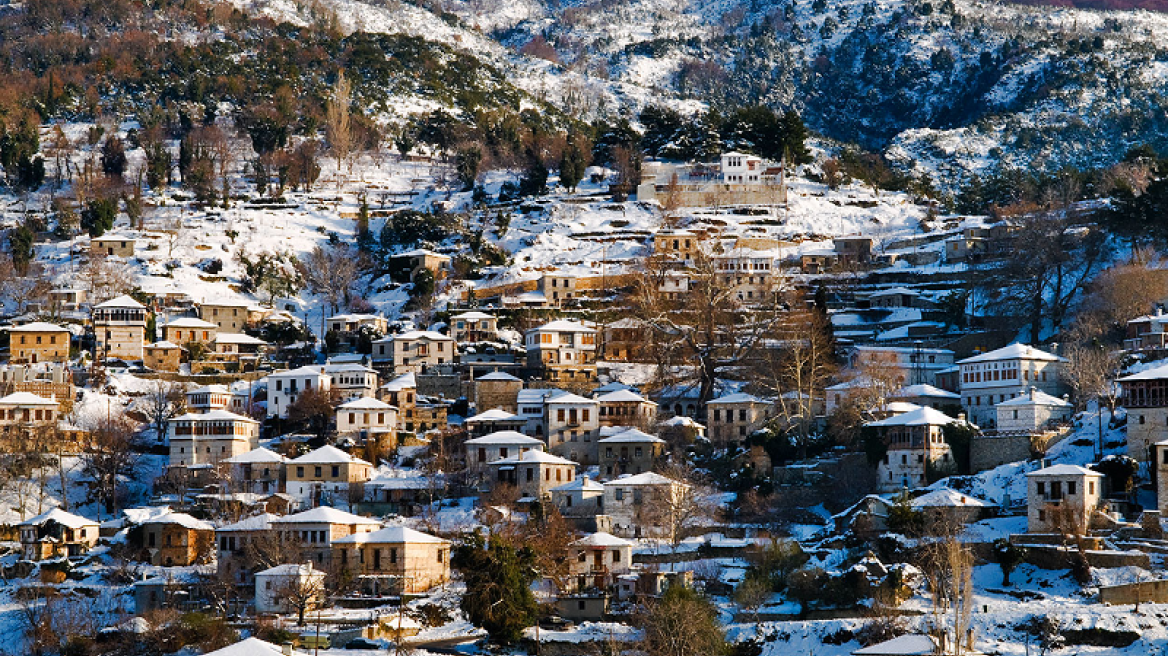 Πήλιο: Στα 40 εκατοστά το χιόνι - Παραμένουν ανοιχτοί οι δρόμοι