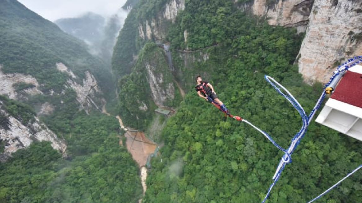 Bungee jumping από ύψος 260 μέτρων: Εσείς θα το τολμούσατε;