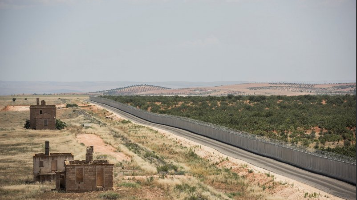 Φωτογραφίες: Η Τουρκία έκλεισε με φράχτη 764 χλμ τα σύνορά της με τη Συρία